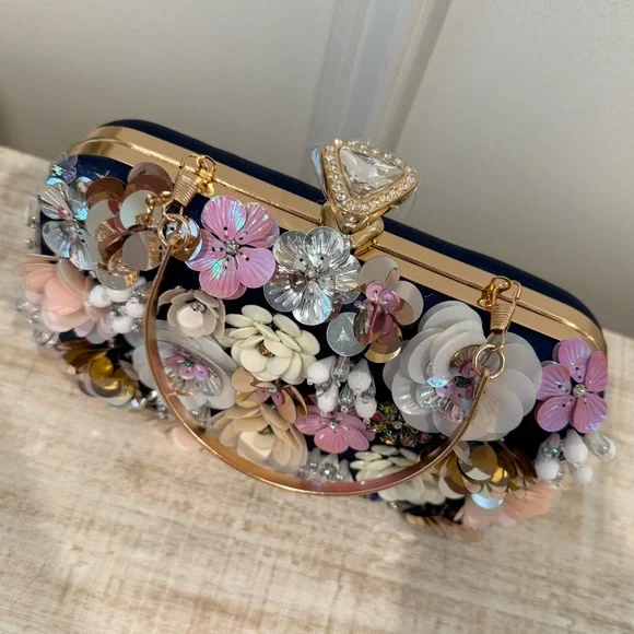 Floral Appliqué Beaded Sequined Daisy Clutch Handbag Shoulder Bag NWOT - Picture 4 of 12